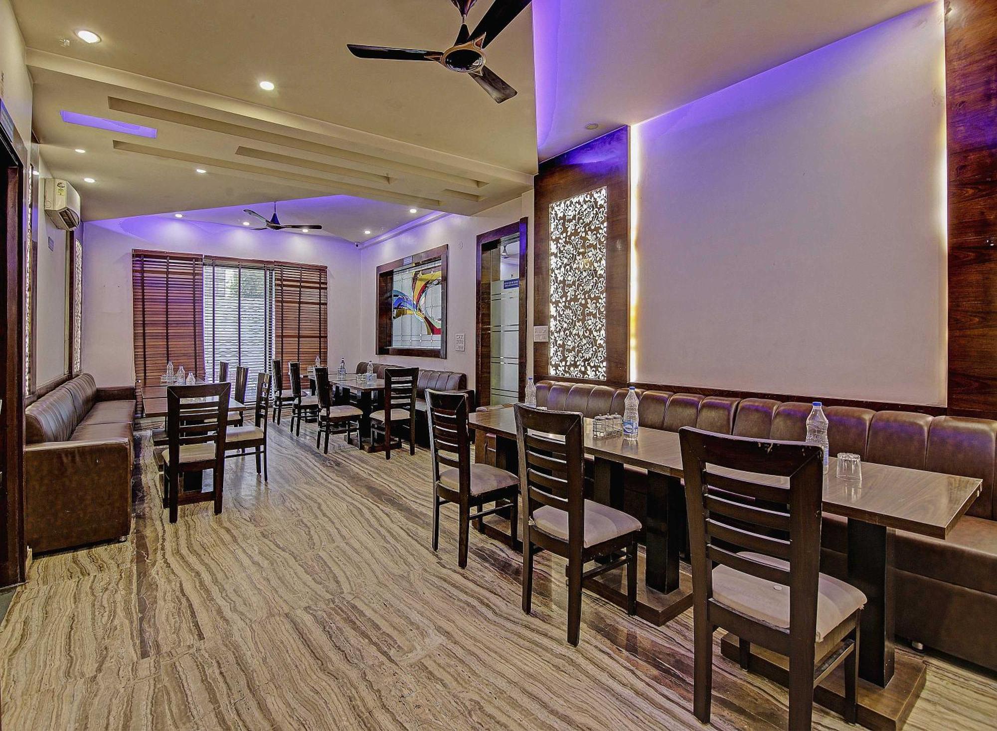 Townhouse Grand Inn Gáziábád Kültér fotó