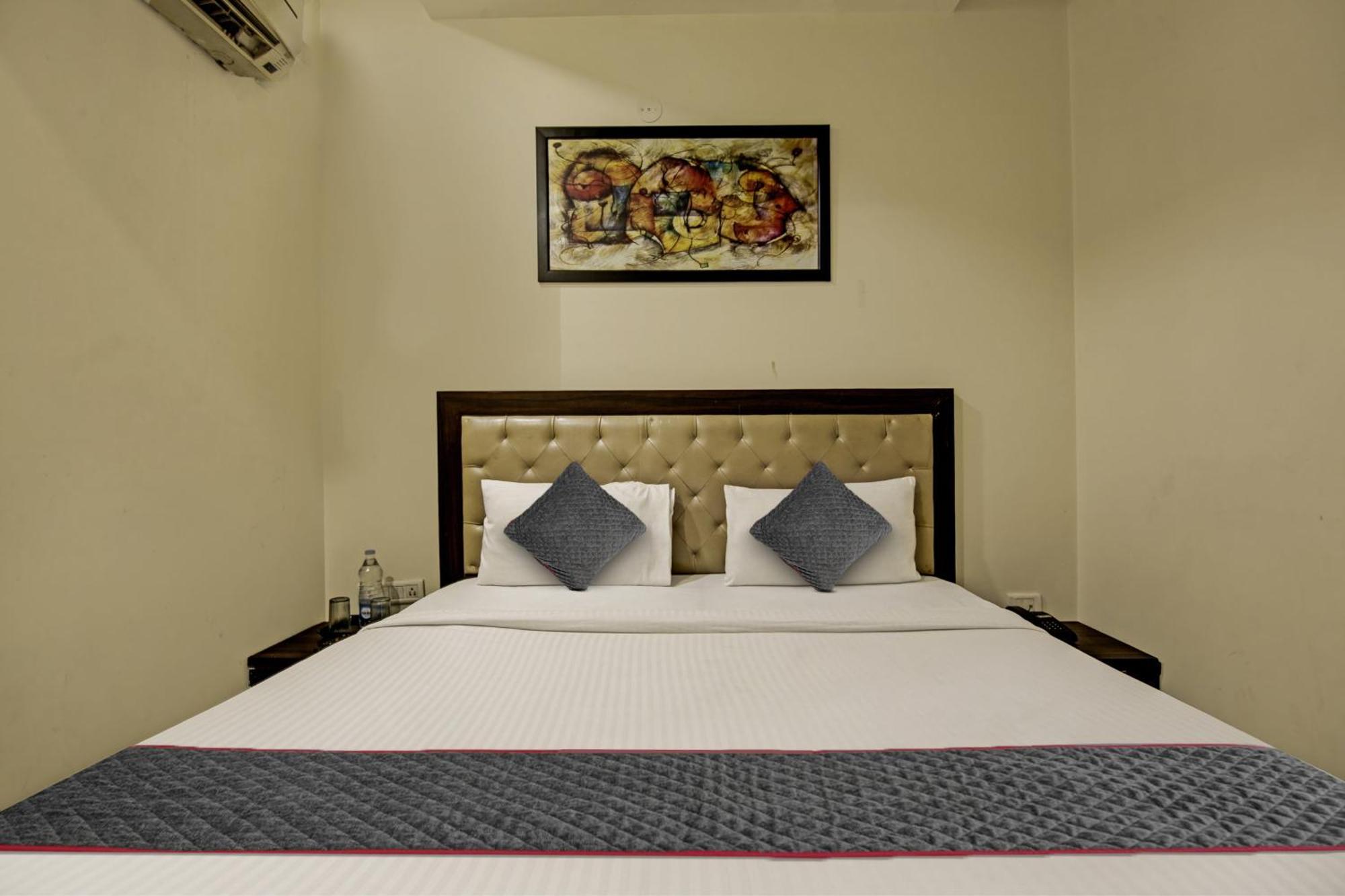 Townhouse Grand Inn Gáziábád Kültér fotó