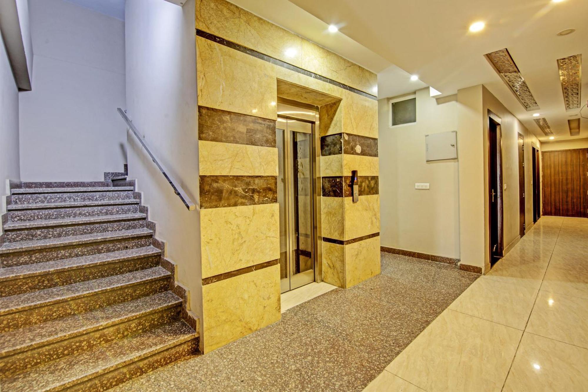 Townhouse Grand Inn Gáziábád Kültér fotó